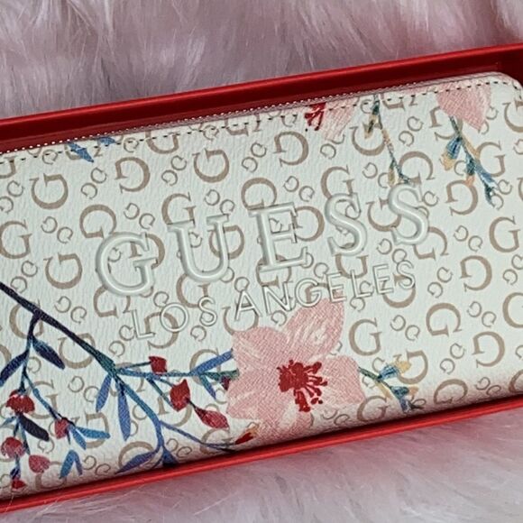 NEW ladies Guess leather wallet with keychain - Picture 4 of 11